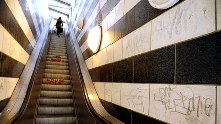 Auch die U-Bahnhöfe werden in Berlin oftmals beschmiert. Hier am Mendelssohn-Bartholdy-Park. (Symbolbild)