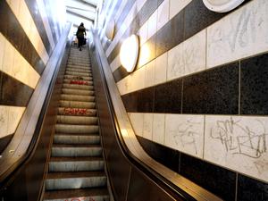 Auch die U-Bahnhöfe werden in Berlin oftmals beschmiert. Hier am Mendelssohn-Bartholdy-Park. (Symbolbild)