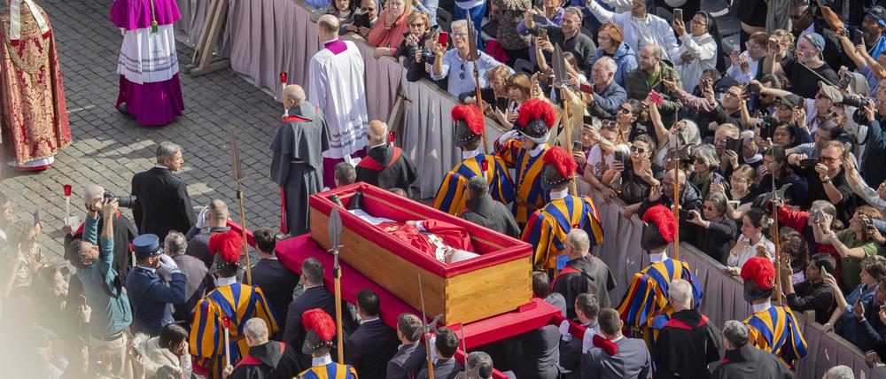 Überführung von Papst Franziskus