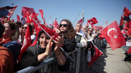 Seit der Verhaftung des Istanbuler Bürgermeisters Ekrem Imamoglu am 19. März gibt es in der ganzen Türkei Proteste.