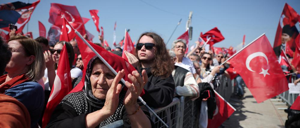 Seit der Verhaftung des Istanbuler Bürgermeisters Ekrem Imamoglu am 19. März gibt es in der ganzen Türkei Proteste.
