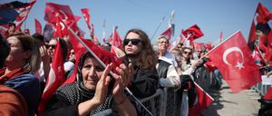 Seit der Verhaftung des Istanbuler Bürgermeisters Ekrem Imamoglu am 19. März gibt es in der ganzen Türkei Proteste.
