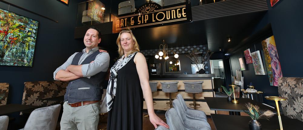 Gastronomie in Potsdams Alter Mitte. Die Weinbar "Art & Sip Lounge“ öffnet im April Am Alten Markt in der neuen, alten Mitte Potsdams. Inhaber Claudia Goldschmidt und Laszlo Böttger.