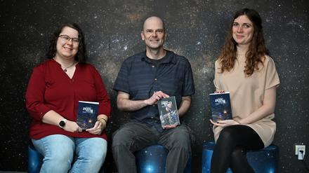 Inga Gögge, Tobias Radloff und Josefine Lyda gehören zu „Potsdams andere Welten“, einer Lesereihe für Science Fiction, Fantasy und Horror.