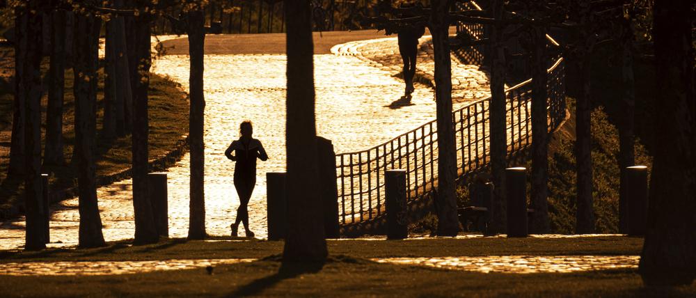 Sport muss regelmäßig sein? Nicht unbedingt. Eine neue Studie zeigt: Wer nur am Wochenende trainiert, kann auch sein Leben verlängern.
