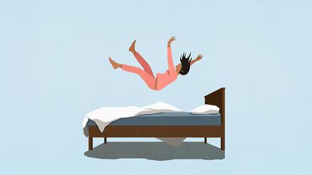 Eine Frau über ihrem Bett (Symbolbild).