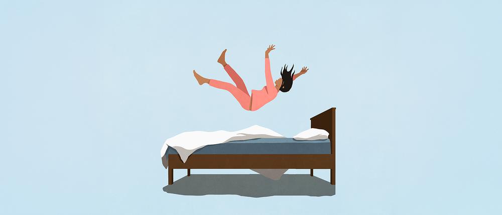 Eine Frau über ihrem Bett (Symbolbild).