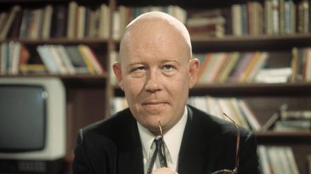 Uwe Johnson, hier 1973 in einer ZDF-Sendung zum Thema: Amerikanisierung der deutschen Sprache. 