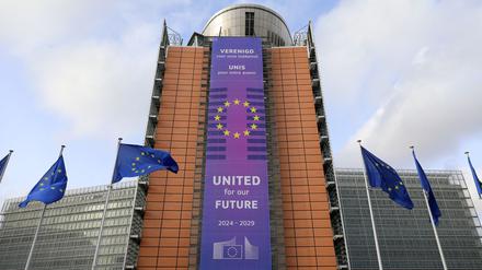 Die EU-Kommission verhängt Strafen gegen Apple und Meta. (Archivbild) 