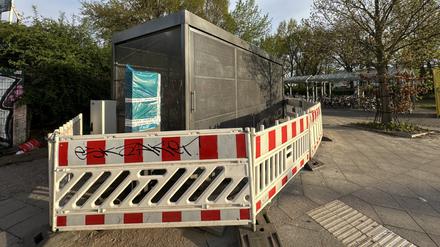 Fahrrad-Abstellanlage im Bau am S-Bahnhof Berlin-Adlershof.