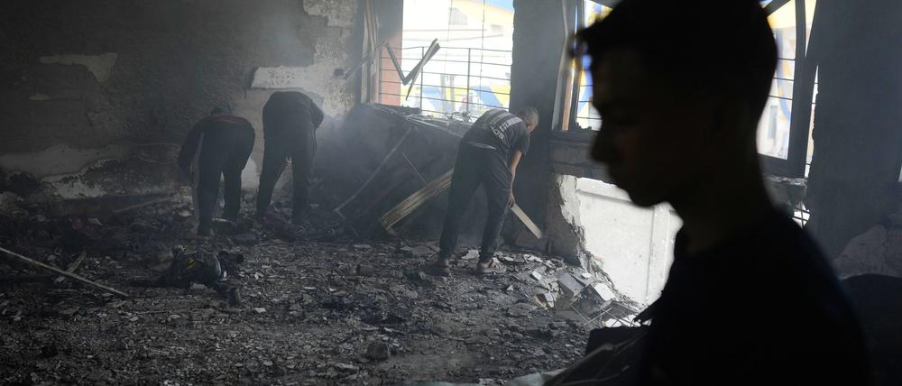 Israels Armee hat eigenen Angaben zufolge eine Zentrale von Terrororganisationen in der Stadt Gaza angegriffen.