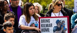 Jennifer Vasquez Sura, Ehefrau von Kilmar Ábrego García aus Maryland, nimmt an einem Protest vor dem Weißen Haus teil (Symbolbild).