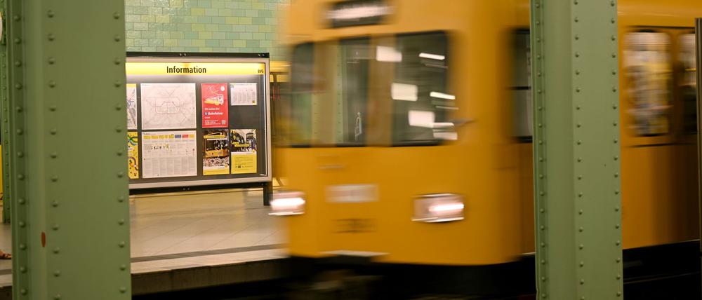 Etliche Züge der U-Bahn sind Jahrzehnte alt und störanfällig. (Archivbild)