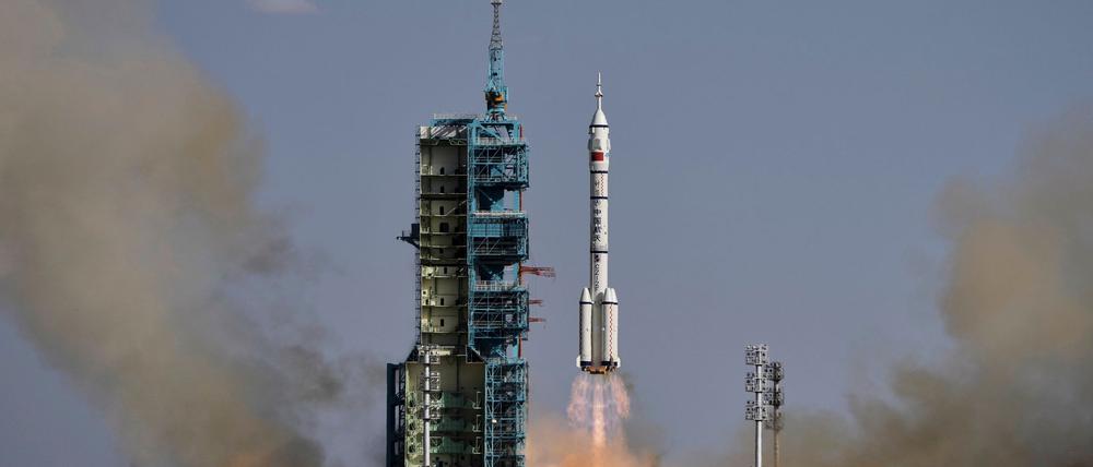 Die drei Raumfahrer der Mission „Shenzhou 20“ sollen die bisherige Besatzung der „Tiangong“-Raumstation ablösen