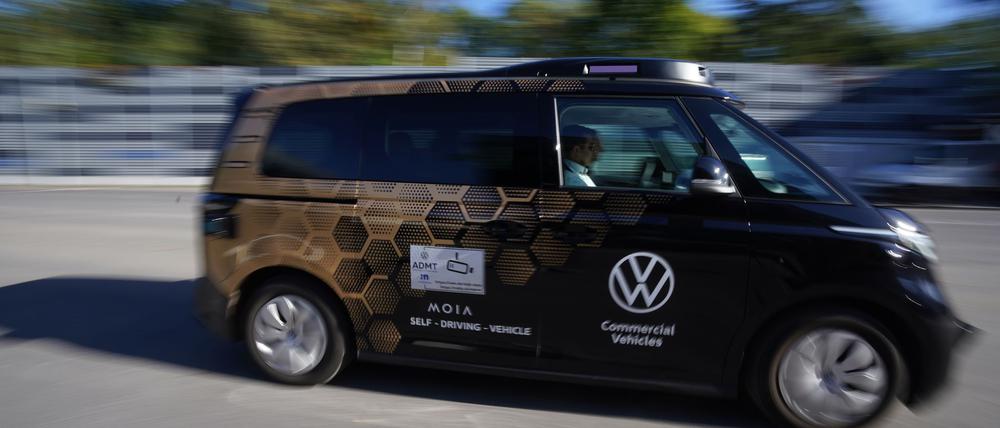 Volkswagen und Fahrdienstvermittler Uber arbeiten auf dem US-Markt zusammen. (Archivbild)