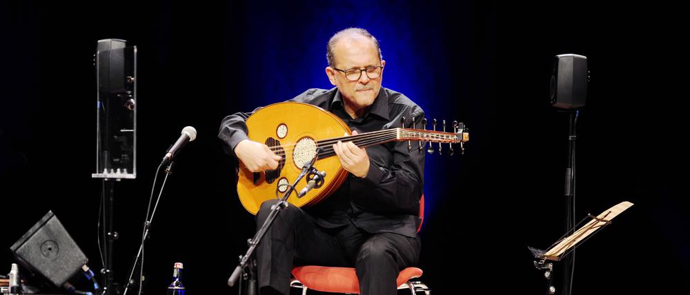 Im Bann der Knickhalslaute. Der tunesische Oud-Spieler Anouar Brahem.