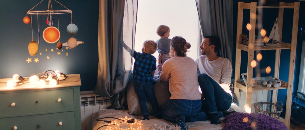 Raum ist in der kleinsten Hütte: In Berlin und anderen Großstädten steht Familien oft nur wenig Wohnraum zu Verfügung. Der will gut genutzt sein, damit sich alle wohlfühlen.