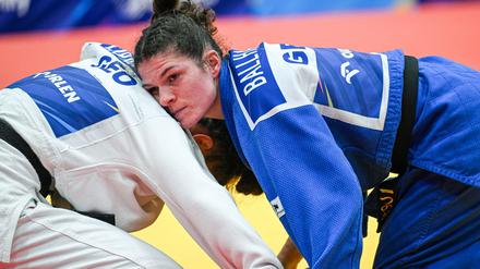 Seija Ballhaus (r.) erkämpfte bei der Judo-EM die Goldmedaille.