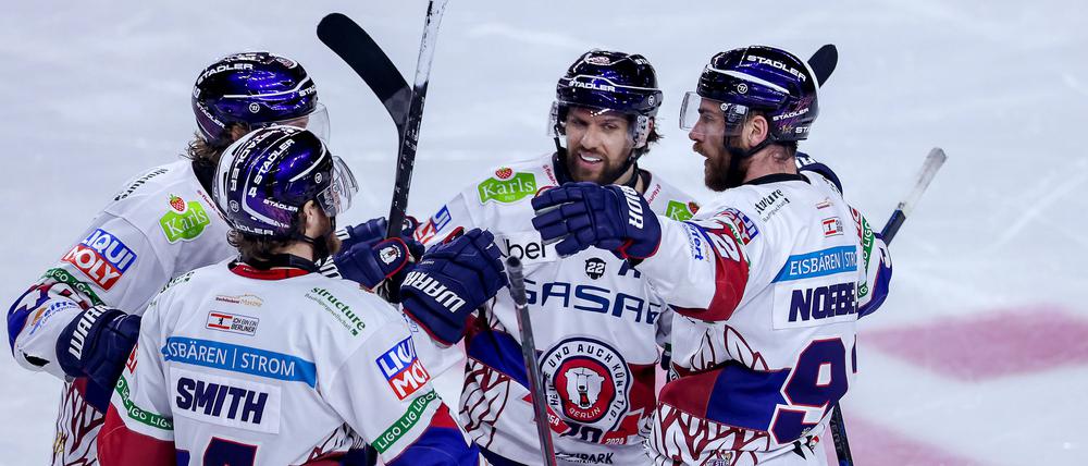 Gemeinsam jublen ist das Schönste: Die Eisbären sind wieder das Maß der Dinge in der DEL.