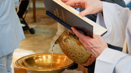 Das christliche Sakrament der Taufe ist bei jungen Franzosen beliebt.
