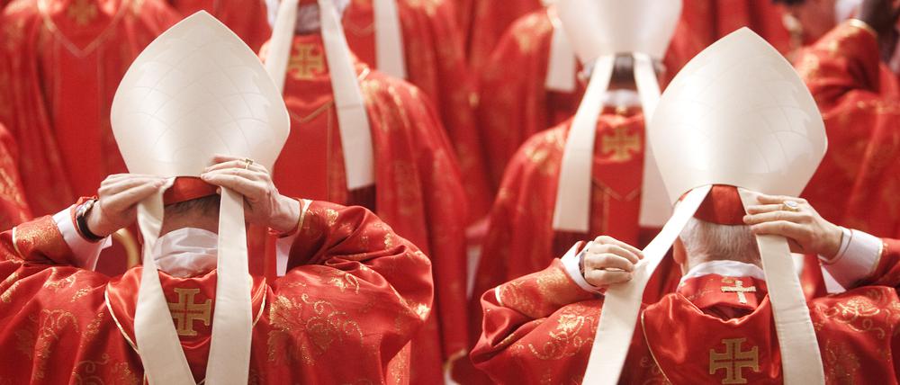 Rom: Kardinäle bei einer Messe im Petersdom im Vorfeld des Konklave, das den Nachfolger von Papst Franziskus wählen soll