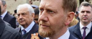 Sachsens Ministerpräsident Michael Kretschmer wandte sich in Torgau mit deutlichen Worten zum Krieg in der Ukraine an den russischen Botschafter Sergej Netschajew.