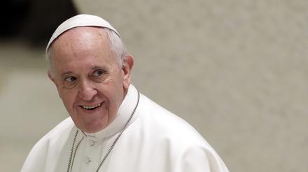 Papst Franziskus 2017 bei seiner Audienz mit Mitgliedern der Unternehmer-Vereinigung in der Vatikanischen Audienzhalle. 