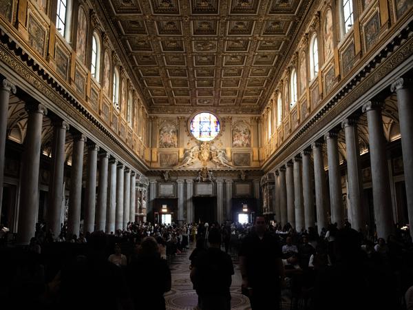Italy, Rome, 2025/04/23 The Basilica of Santa Maria Maggiore in Rome prepares to receive the coffin of the Holy Father Francis. Photography by ANDREA COLARIETI/Catholic Press Photo. RESTRICTED USE - NO MARKETING - NO ADVERTISING CAMPAIGNS PUBLICATIONxNOTxINxITA Copyright: xAndreaxColarietix/xipa-agency.netx/xx IPA_Agency_IPA56827009