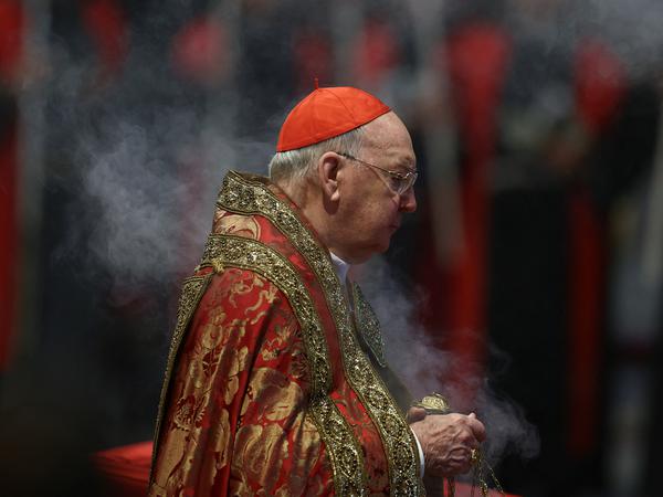 Cardinal Camerlengo Kevin Joseph Farrell walks, on the day of the translation of Pope Francis' body, in St. Peter's Basilica at the Vatican, April 23, 2025. REUTERS/Yara Nardi     TPX IMAGES OF THE DAY     