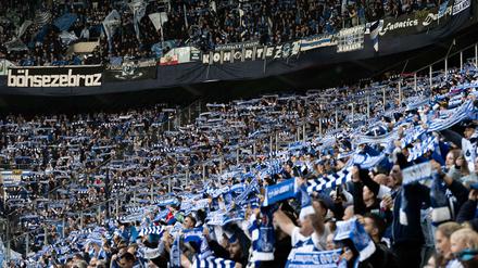 16.100 Duisburger Fans sind mit ihrem MSV zum Viertliga-Gastspiel in den Gladbacher Borussia-Park gereist.