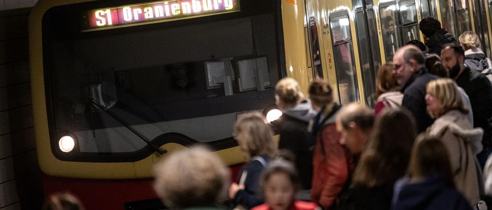 Die Strecke mehrerer S-Bahn-Linien ist früher freigegeben. (Archivbild)