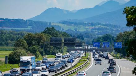 Das Urlaubsende lässt die Staugefahr wieder einmal steigen. Ganz schlimm werde es aber nicht, glaubt der ADAC. (Archivbild)