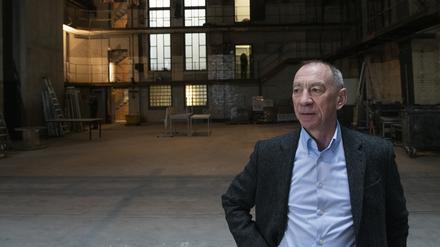 Der scheidende Direktor des Filmmuseums Rainer Rother in den neuen Räumlichkeiten im ehemaligen E-Werk.