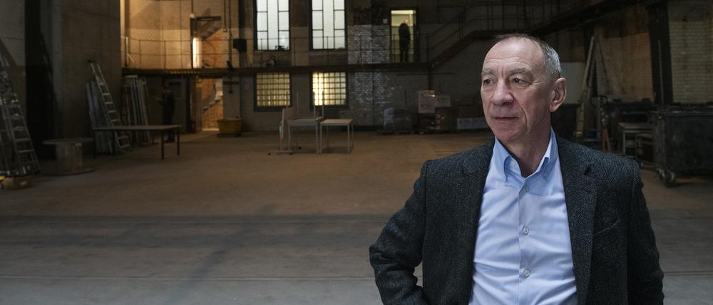 Der scheidende Direktor des Filmmuseums Rainer Rother in den neuen Räumlichkeiten im ehemaligen E-Werk.