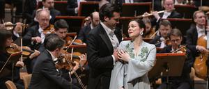 Jonathan Tetelman als Pinkerton und Eleonora Buratto als Cio-Cio San in der Berliner Philharmonie.