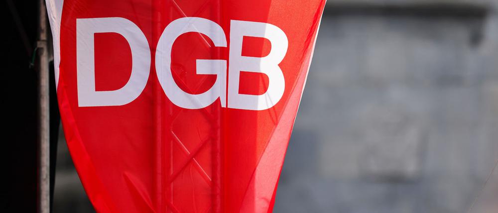 Der DGB ruft zu 1. Mai-Demonstrationen auf. Beschäftigte wollen in zahlreichen Städten Brandenburgs auf die Straße gehen. (Symbolbild)