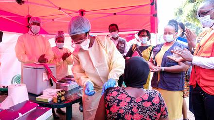 Noch gibt es keinen zugelassenen Impfstoff gegen die gefährliche Sudan-Variante von Ebola. (Archivbild)