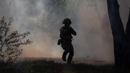 Symbolbild. Ein Soldat beim Ausbildungstraining für ukrainische Soldaten auf einem Truppenübungsplatz in Polen.