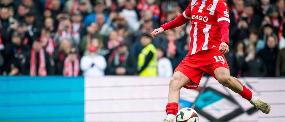 Tolcay Cigerci erlöst Energie Cottbus in der Nachspielzeit. 
