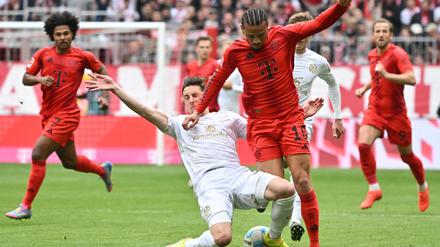 Leroy Sané (vorne rechts) trat gegen Mainz wieder als Torschütze in Erscheinung.