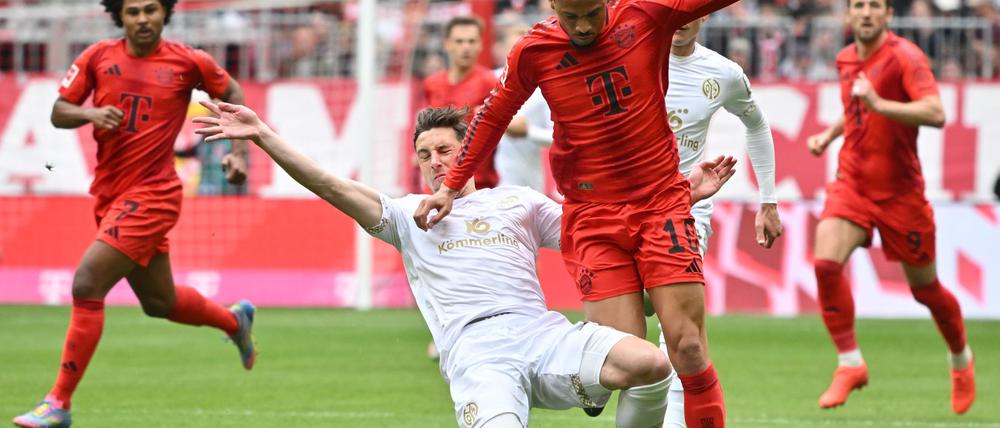 Leroy Sané (vorne rechts) trat gegen Mainz wieder als Torschütze in Erscheinung.