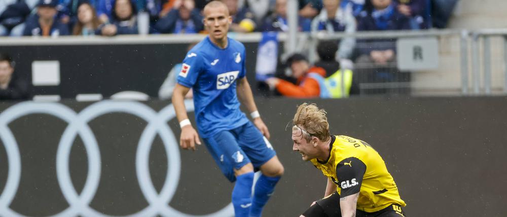 Julian Brandt (r.) traf zum 2:1 für Dortmund, doch danach wurde es erst so richtig dramatisch.