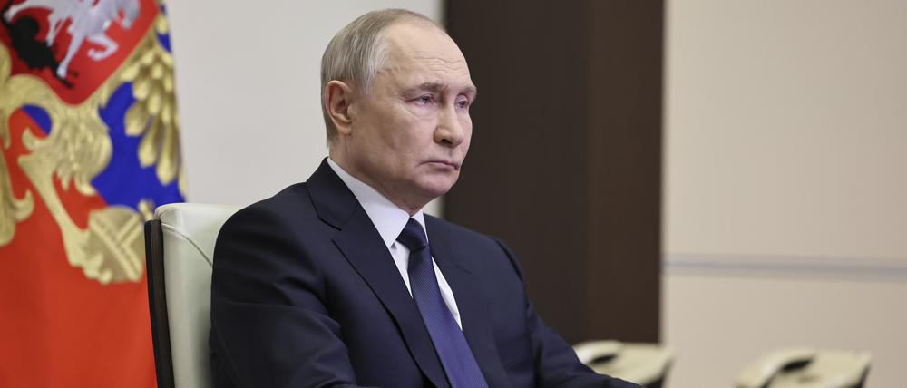 Der russische Präsident Wladimir Putin während einer Videokonferenz in einer Residenz außerhalb von Moskau.