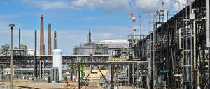 Zukunft ungewiss? 2023 wurde in der Raffinerie PCK der Hahn für russisches Öl zugedreht, die Auslastung ging nach unten. (Archivbild)