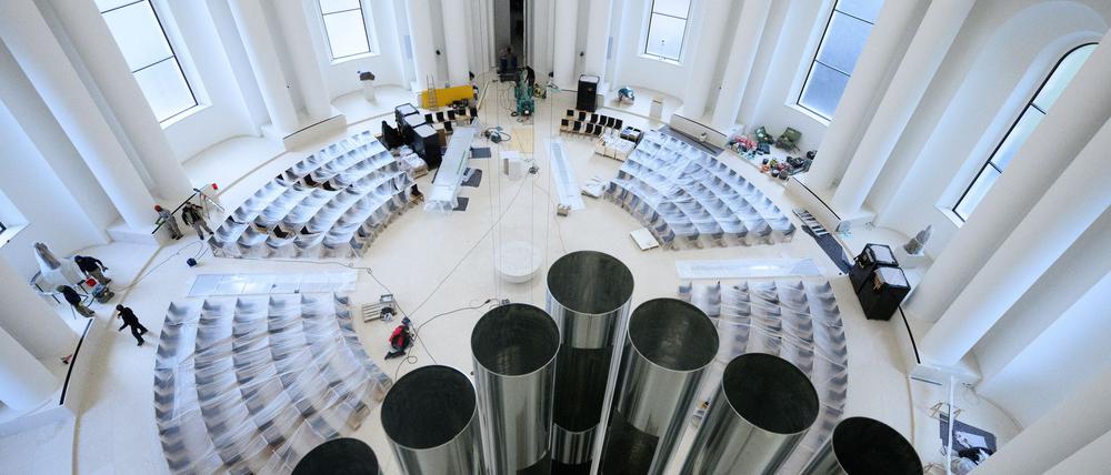 Die Klais-Orgel im neu gestalteten Innenraum der Sankt Hedwigs-Kathedrale am Bebelplatz wird gesegnet. (Archivbild)