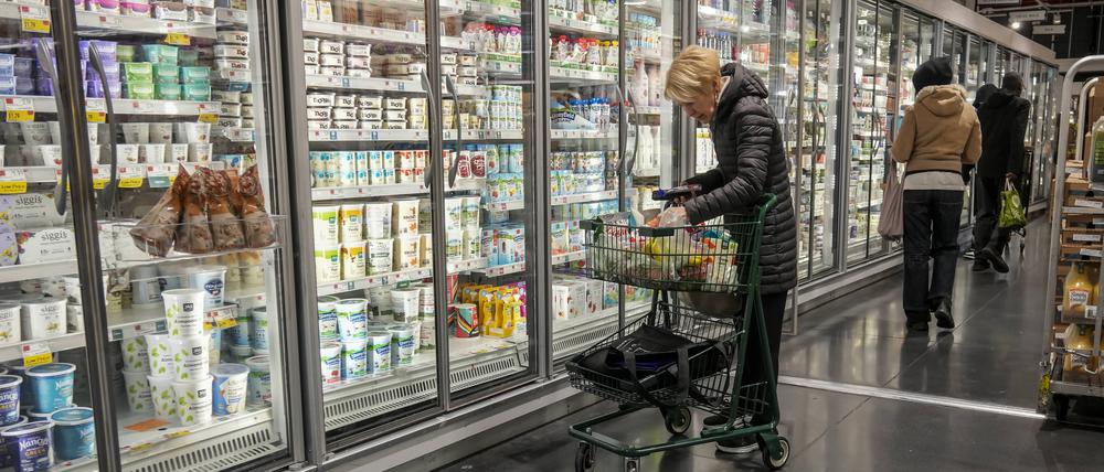 Kundin in einem Supermarkt in New York.