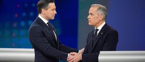 Pierre Poilievre, der Spitzenkandidat der Konservativen (links) und der liberale Premierminister Mark Carney verurteilten Trumps Angriffe auf Kanada.