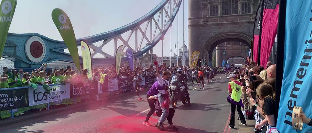 Die Gruppe Youth Demand sorgte während des London-Marathons für Zwischenfall.