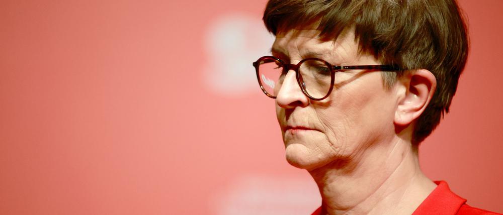 Bayerns Juso-Chef Benedict Lang findet den Umgang der SPD mit der Parteivorsitzenden Saskia Esken „bodenlos“.