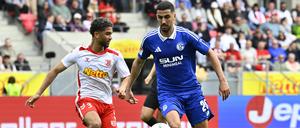 Aymen Barkok (rechts) spielt bei Schalke 04 nur eine untergeordnete Rolle.